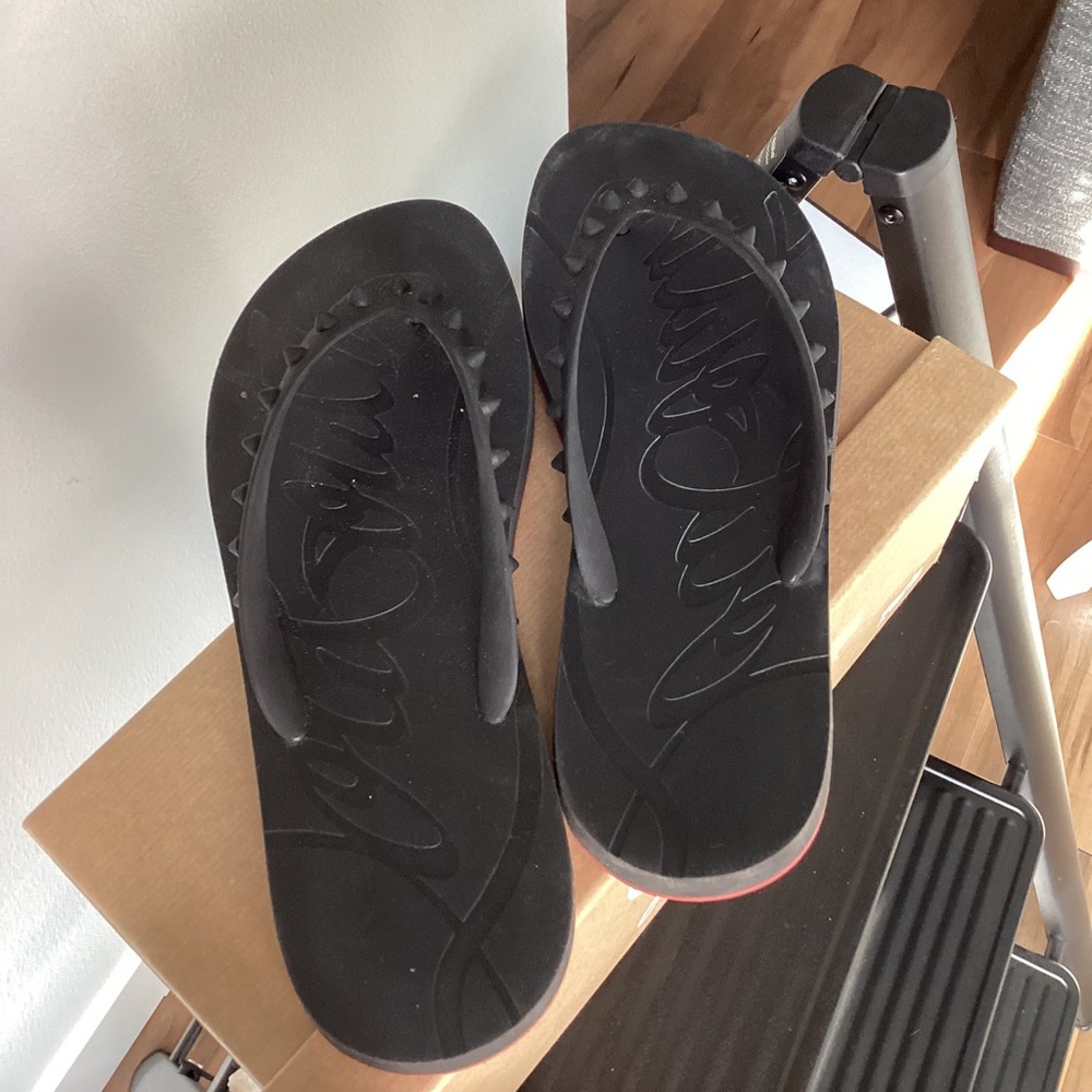 Christian Louboutin Loubi Flip Studded Flip Flops in Black Size 42 - Picture 4 of 5